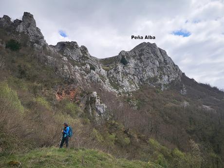 Moncuevo,Pelitrón y Champaza desde Bermiego Moncuevo,Pelitrón y Champaza desde Bermiego