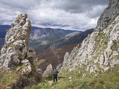 Moncuevo,Pelitrón y Champaza desde Bermiego Moncuevo,Pelitrón y Champaza desde Bermiego