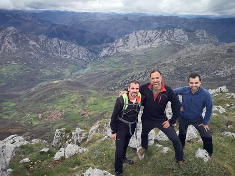 Moncuevo,Pelitrón y Champaza desde Bermiego Moncuevo,Pelitrón y Champaza desde Bermiego