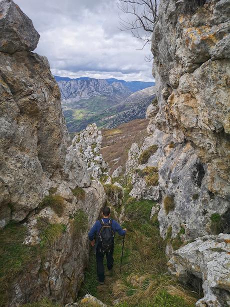Moncuevo,Pelitrón y Champaza desde Bermiego Moncuevo,Pelitrón y Champaza desde Bermiego