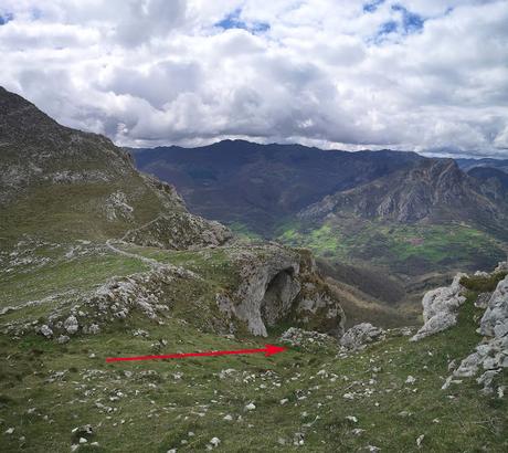 Moncuevo,Pelitrón y Champaza desde Bermiego Moncuevo,Pelitrón y Champaza desde Bermiego