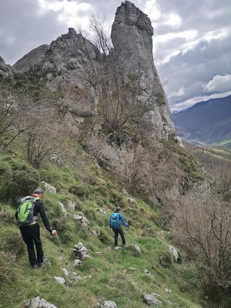 Moncuevo,Pelitrón y Champaza desde Bermiego Moncuevo,Pelitrón y Champaza desde Bermiego