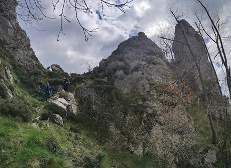 Moncuevo,Pelitrón y Champaza desde Bermiego Moncuevo,Pelitrón y Champaza desde Bermiego