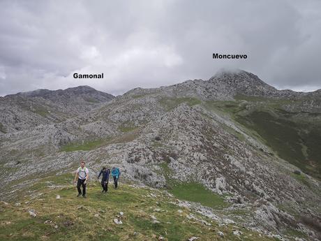 Moncuevo,Pelitrón y Champaza desde Bermiego Moncuevo,Pelitrón y Champaza desde Bermiego