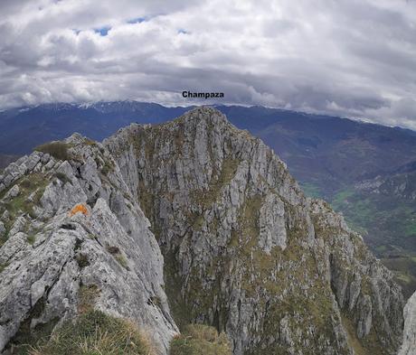 Moncuevo,Pelitrón y Champaza desde Bermiego Moncuevo,Pelitrón y Champaza desde Bermiego