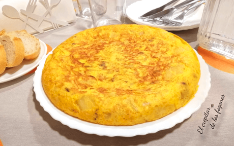 TORTILLA DE PATATAS CON CEBOLLA TORTILLA DE PATATAS CON CEBOLLA