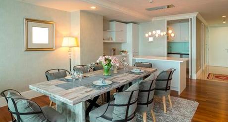 Sala de estar con cocina oculta