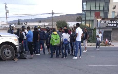 (video)Mujer atropella a motociclista frente al Hospital del Niños y la Mujer (video)Mujer atropella a motociclista frente al Hospital del Niños y la Mujer