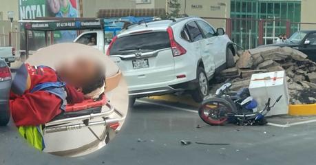 (video)Mujer atropella a motociclista frente al Hospital del Niños y la Mujer