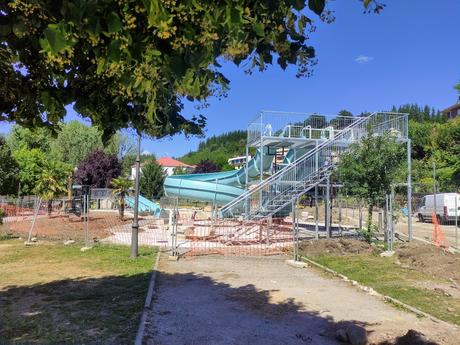 Vega de Espinareda ultima las obras para inaugurar este mes de julio el parque acuático de la playa fluvial 1