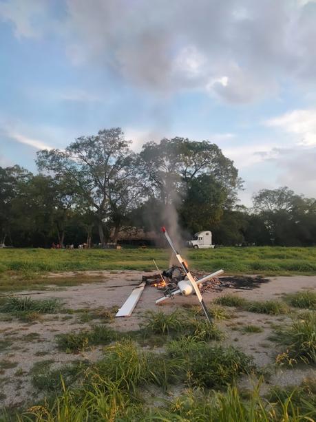 (video) Tamasopo: Balacera deja 4 personas muertas y un helicóptero en llamas