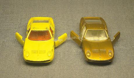 Lamborghini Miura en dos versiones diferentes de Matchbox