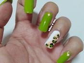 Diseño uñas animal print verde blanco
