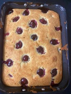 BIZCOCHO DE CEREZAS Y VAINILLA