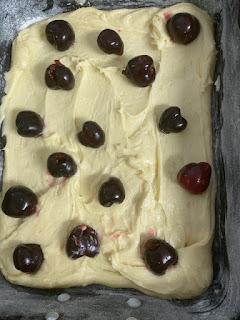 BIZCOCHO DE CEREZAS Y VAINILLA