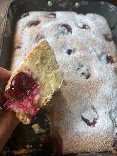 BIZCOCHO DE CEREZAS Y VAINILLA