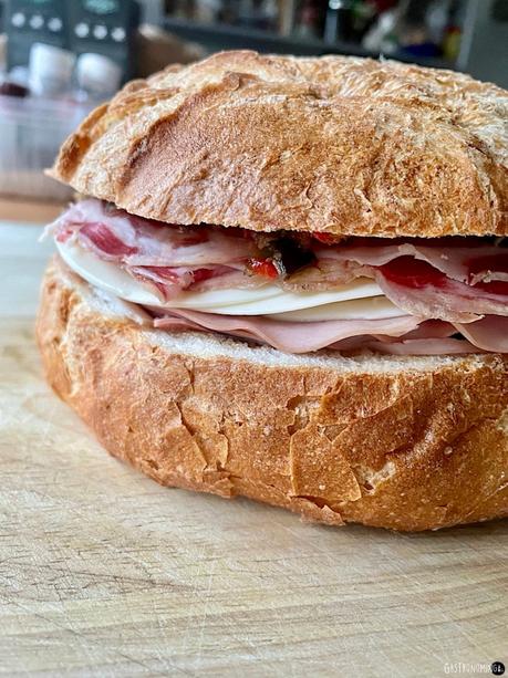 Muffuletta, el sándwich italoamericano que enamora desde el primer mordisco