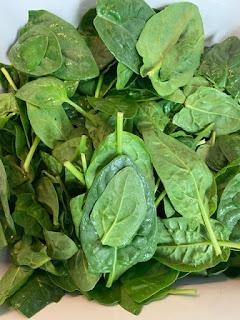 ENSALADA CON POLLO, PIÑA Y AGUACATE