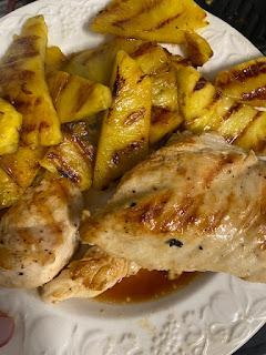 ENSALADA CON POLLO, PIÑA Y AGUACATE