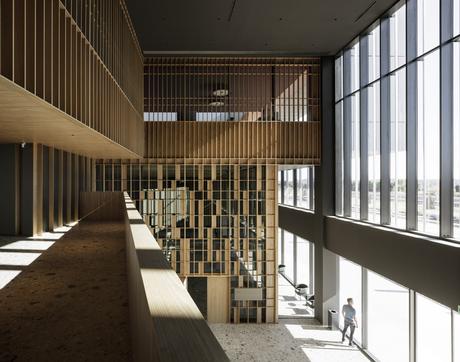 Edificio de oficinas y nave de producción para Power electronics, Valencia, España / IDOM Edificio de oficinas y nave de producción para Power electronics, Valencia, España / IDOM