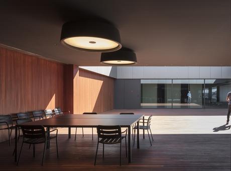 Edificio de oficinas y nave de producción para Power electronics, Valencia, España / IDOM Edificio de oficinas y nave de producción para Power electronics, Valencia, España / IDOM