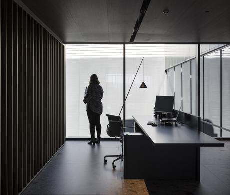 Edificio de oficinas y nave de producción para Power electronics, Valencia, España / IDOM Edificio de oficinas y nave de producción para Power electronics, Valencia, España / IDOM