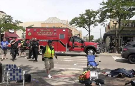 Balacera durante desfile en EUA deja cinco personas fallecidas