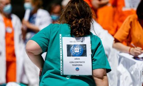 Este es el plan para reducir la inestabilidad laboral de los sanitarios: todas las claves