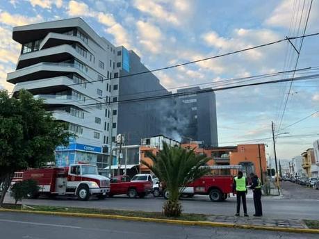 (video)Incendio en local sobre avenida Carranza casi esquina con Muñoz