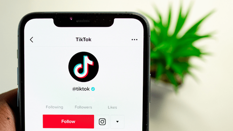 TikTok prueba restringir directos para mayores de 18 años