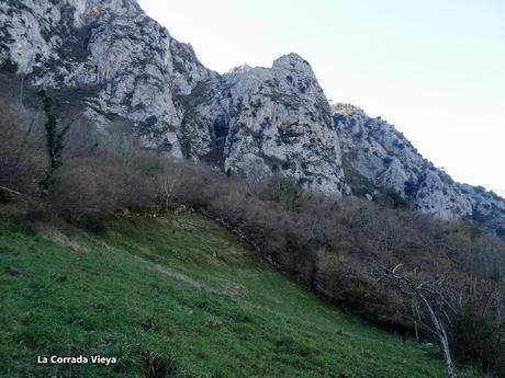 Las Agüeras-Villaorille/Viḷḷuriche-La Cueva la Canal-Picu Mayor-La Furacá