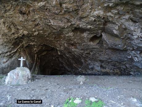 Las Agüeras-Villaorille/Viḷḷuriche-La Cueva la Canal-Picu Mayor-La Furacá
