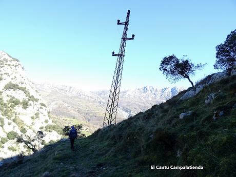 Las Agüeras-Villaorille/Viḷḷuriche-La Cueva la Canal-Picu Mayor-La Furacá