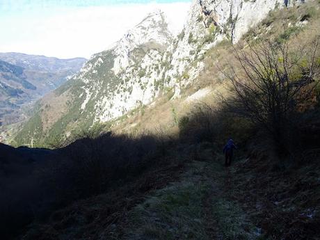 Las Agüeras-Villaorille/Viḷḷuriche-La Cueva la Canal-Picu Mayor-La Furacá