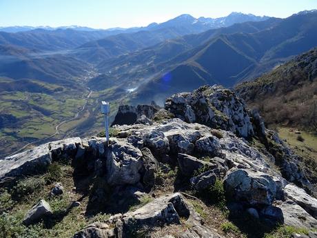 Las Agüeras-Villaorille/Viḷḷuriche-La Cueva la Canal-Picu Mayor-La Furacá