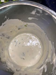 ENSALADA CON BROCOLI, ARANDANOS YAGUACATE