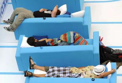 Feijóo se lamenta de “la profundísima crisis económica” … Y la siesta española.