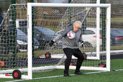 Feijóo se lamenta de “la profundísima crisis económica” … Y la siesta española.