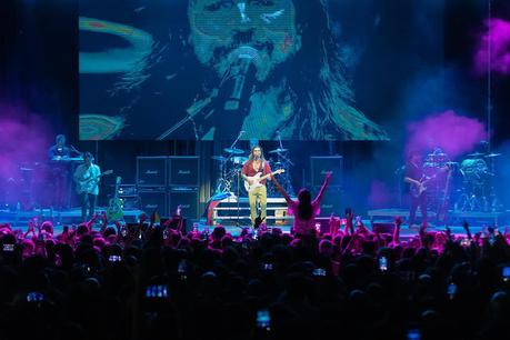 JUANES EN NOCHES DEL BOTÁNICO: A DIOS ROGANDO Y CON LA GUITARRA... [CRÓNICA]