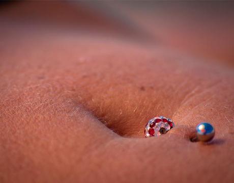 7 cuidados de un piercing en el ombligo