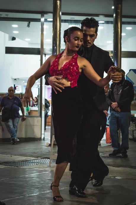 El tango se bailaba entre hombres
