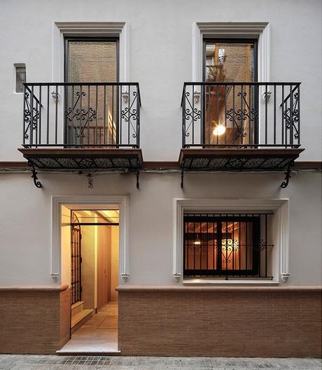 delikatissen vivienda sevilla triplex decoración tragaluz scandinavian industrial salón terraza abierto patio interior redondo modern sevilla apartment ladrillo visto edificio renovado sevilla cristales redondos delikatissen vivienda sevilla triplex decoración tragaluz scandinavian industrial salón terraza abierto patio interior redondo modern sevilla apartment ladrillo visto edificio renovado sevilla cristales redondos