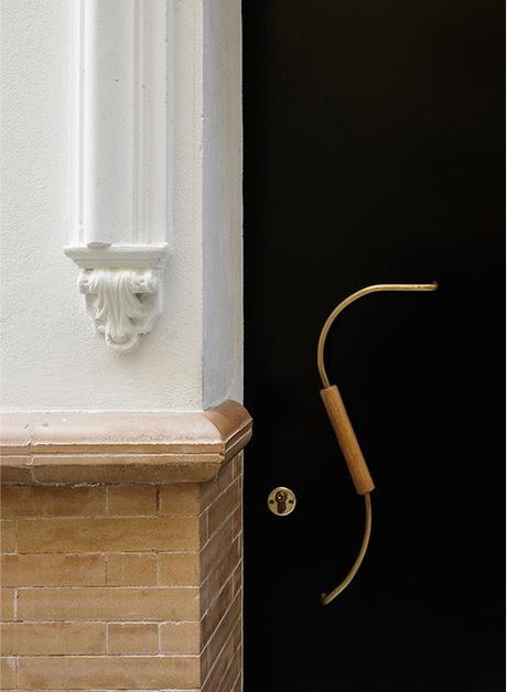 delikatissen vivienda sevilla triplex decoración tragaluz scandinavian industrial salón terraza abierto patio interior redondo modern sevilla apartment ladrillo visto edificio renovado sevilla cristales redondos delikatissen vivienda sevilla triplex decoración tragaluz scandinavian industrial salón terraza abierto patio interior redondo modern sevilla apartment ladrillo visto edificio renovado sevilla cristales redondos