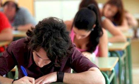 ¿Cómo solicitar las ayudas de 100 euros anunciadas por el Gobierno a los estudiantes con beca?