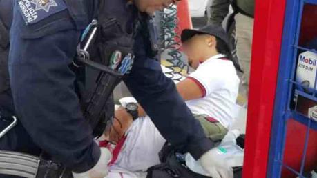 Sin vigilancia en Soledad: Balean a joven en gasolinera y huyen como si nada