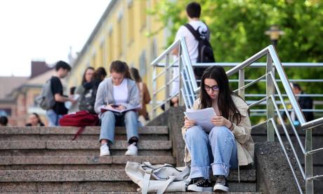 Qué estudiantes podrán beneficiarse de las nuevas becas de 100 euros mensuales
