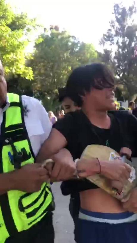 Ciudadanos reaccionan a abuso policial en Jardín de Tequis