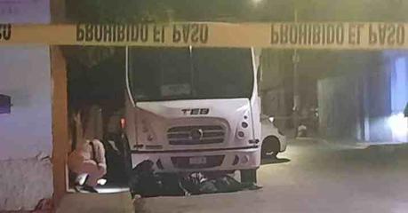 Abandonan hombre embolsado bajo autobús en La Progreso
