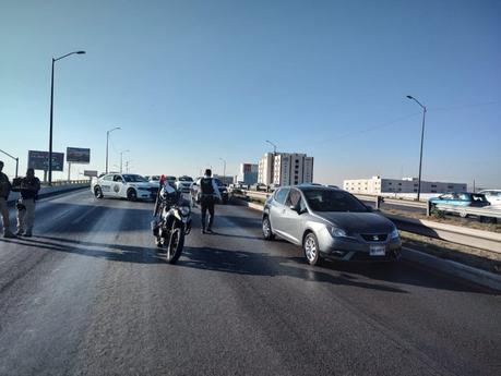 Accidente automovilístico sobre la carretera 57 y puente Granate