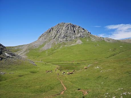 Los Castillines en travesía desde La Cubilla a Tuiza